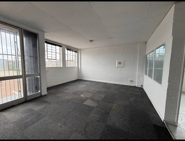 300M² WAREHOUSE TO LET IN MAITLAND